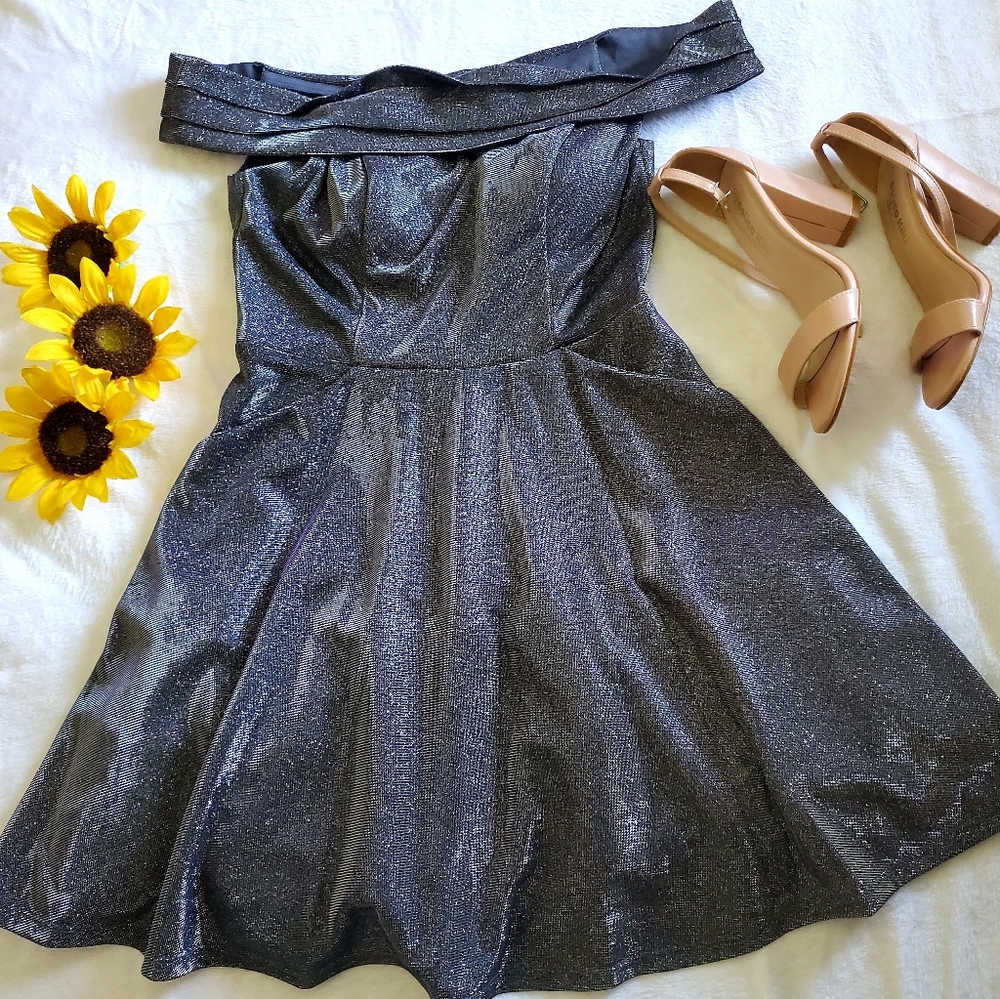 City Estudio Elegant and Frosted Gray dress Size 9